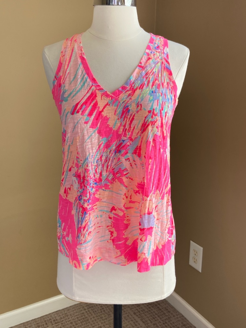 Lilly Pulitzer 100% Cotton Vibrant Pink V Neck Tank‎ Top, XSmall,Preppy, Beach